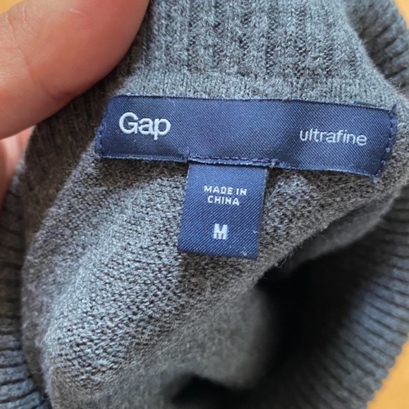 grey Gap turtleneck - Picture 4 of 5